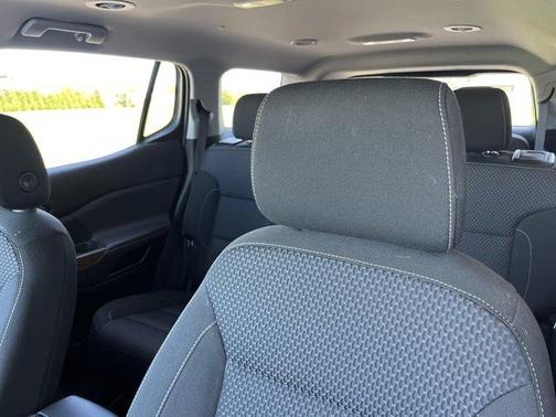 Summit White 2023 GMC Acadia SLE