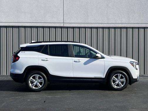 Summit White 2022 GMC Terrain SLE
