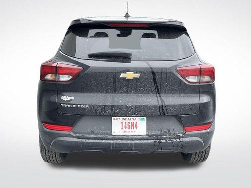 Mosaic Black Metallic 2021 Chevrolet Trailblazer LS
