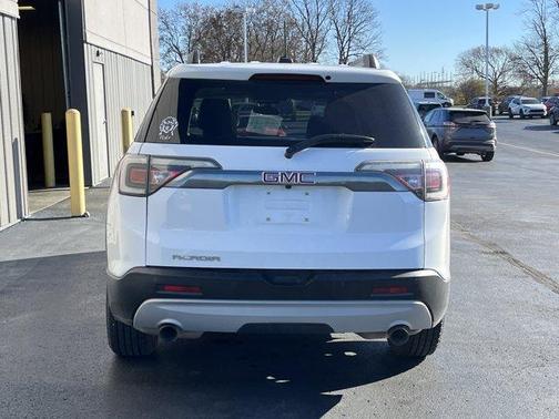 2017 GMC Acadia SLE-2