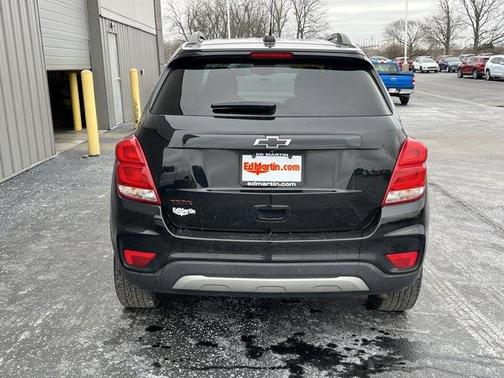 Mosaic Black Metallic 2020 Chevrolet Trax LT