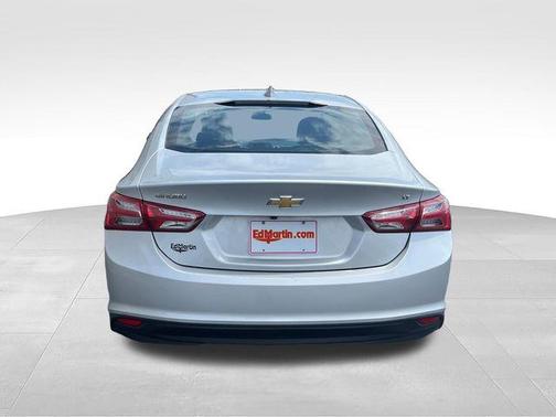 Silver Ice Metallic 2022 Chevrolet Malibu LT