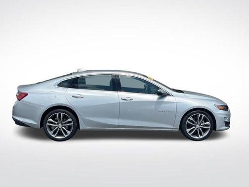 Silver Ice Metallic 2022 Chevrolet Malibu LT