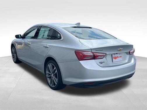 Silver Ice Metallic 2022 Chevrolet Malibu LT