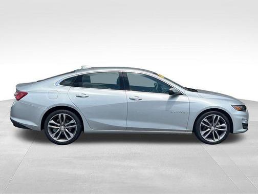 Silver Ice Metallic 2022 Chevrolet Malibu LT