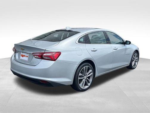 Silver Ice Metallic 2022 Chevrolet Malibu LT