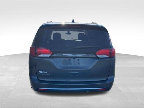 Crystal Metallic 2017 Chrysler Pacifica Touring-L Plus