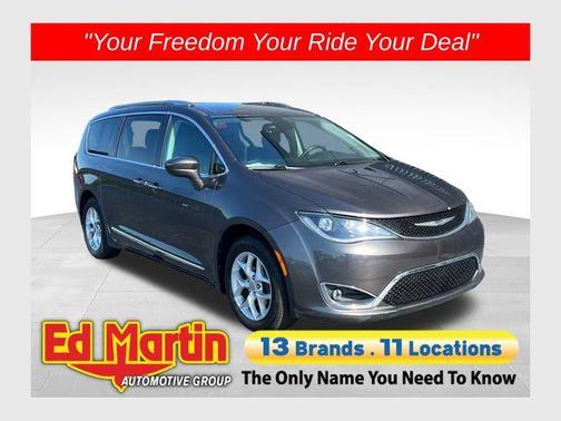 Crystal Metallic 2017 Chrysler Pacifica Touring-L Plus