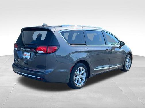 Crystal Metallic 2017 Chrysler Pacifica Touring-L Plus