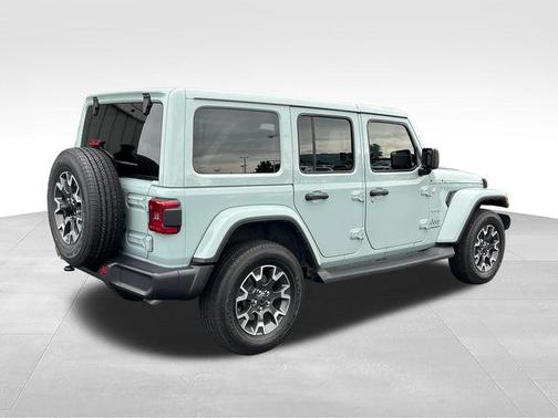 Earl Clearcoat 2024 Jeep Wrangler Sahara