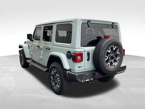 Earl Clearcoat 2024 Jeep Wrangler Sahara
