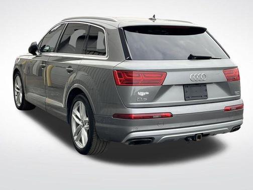 Graphite Gray Metallic 2017 Audi Q7 3.0T Prestige