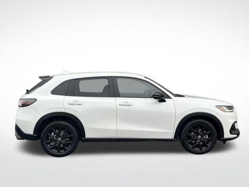 White 2023 Honda HR-V Sport