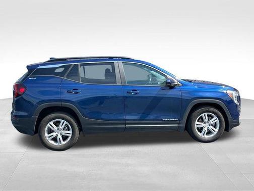 Marine Metallic 2022 GMC Terrain SLE