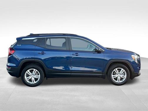 Marine Metallic 2022 GMC Terrain SLE