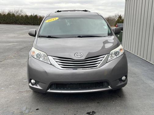 2017 Toyota Sienna XLE