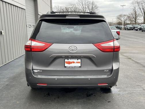 2017 Toyota Sienna XLE