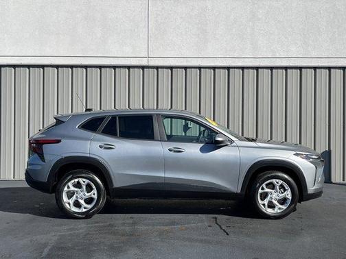 2025 Chevrolet Trax LS