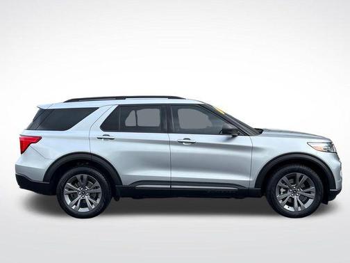 Silver Metallic 2021 Ford Explorer XLT
