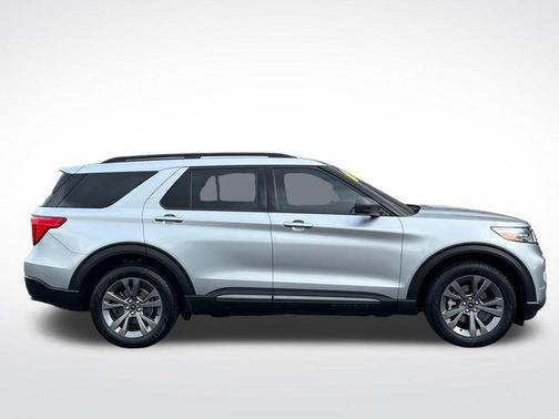 Silver Metallic 2021 Ford Explorer XLT