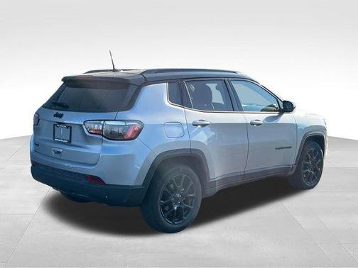 Billet Silver Metallic Clearcoat 2023 Jeep Compass Altitude
