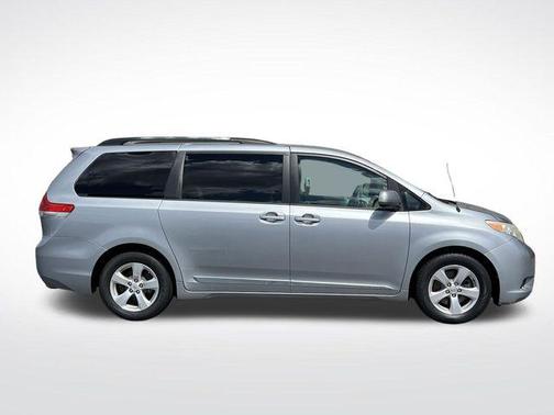 Silver Sky Metallic 2013 Toyota Sienna LE