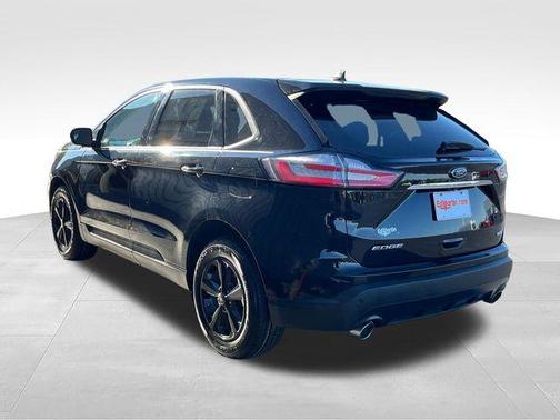 Black Metallic 2020 Ford Edge SE