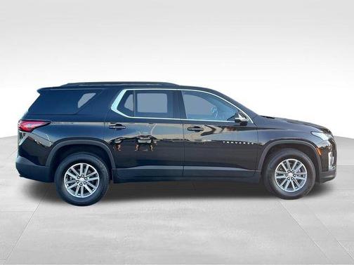 Black Metallic 2023 Chevrolet Traverse LT Cloth