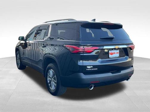 Black Metallic 2023 Chevrolet Traverse LT Cloth