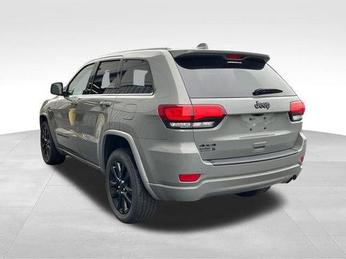 Sting Gray Clearcoat 2021 Jeep Grand Cherokee Laredo X