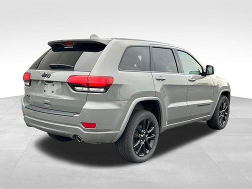 Sting Gray Clearcoat 2021 Jeep Grand Cherokee Laredo X