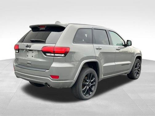 Sting Gray Clearcoat 2021 Jeep Grand Cherokee Laredo X
