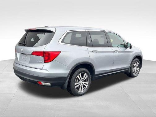 Lunar Silver Metallic 2018 Honda Pilot EX-L