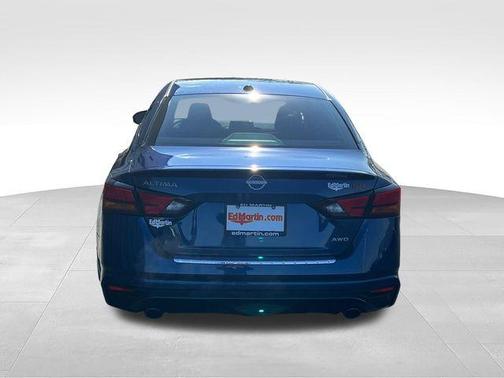 Deep Blue Pearl 2023 Nissan Altima 2.5 SR