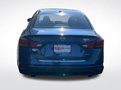 Deep Blue Pearl 2023 Nissan Altima 2.5 SR