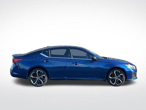 Deep Blue Pearl 2023 Nissan Altima 2.5 SR