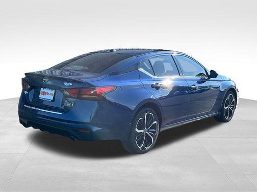 Deep Blue Pearl 2023 Nissan Altima 2.5 SR