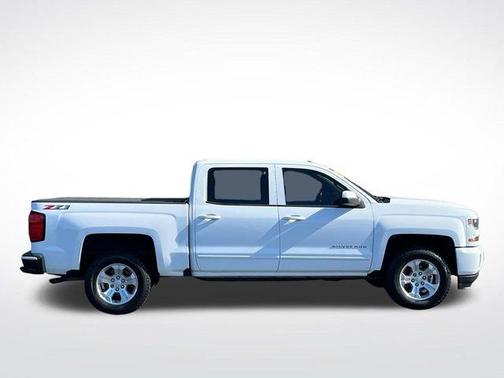 Summit White 2018 Chevrolet Silverado 1500 LT