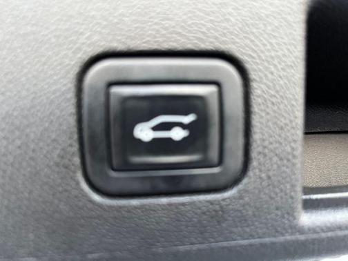 Pearl 2022 Chevrolet Equinox RS