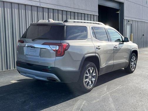 2022 GMC Acadia SLT