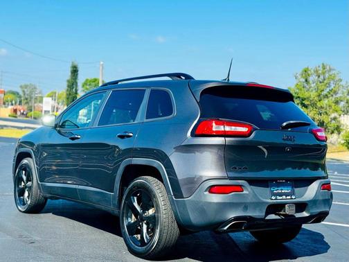 2016 Jeep Cherokee Sport