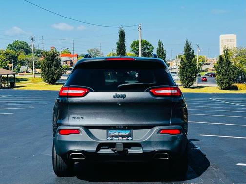 2016 Jeep Cherokee Sport