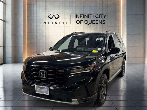 Crystal Black Pearl 2025 Honda Pilot TrailSport