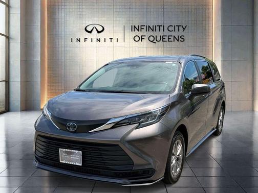 Predawn Gray Mica 2022 Toyota Sienna LE