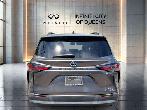 Predawn Gray Mica 2022 Toyota Sienna LE