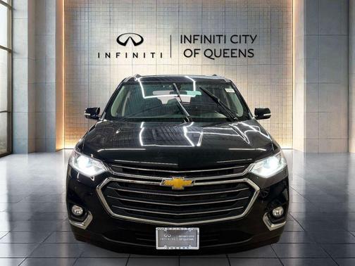 Mosaic Black Metallic 2020 Chevrolet Traverse LT Cloth