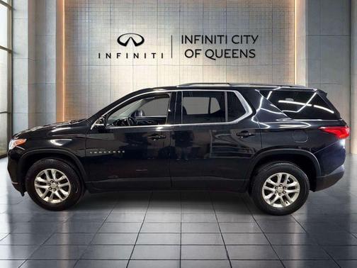 Mosaic Black Metallic 2020 Chevrolet Traverse LT Cloth