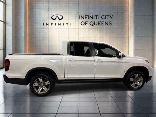 White 2024 Honda Ridgeline RTL