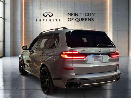 Skyscraper Gray Metallic 2024 BMW X7 M60i