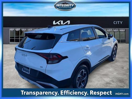 Snow White Pearl 2024 Kia Sportage LX